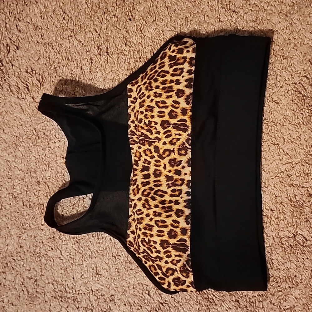 Women's Zyia leopard sports bra sz S